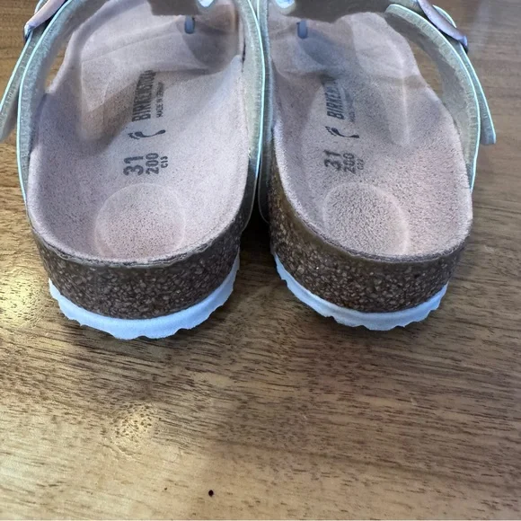 Birkenstock Kids Sandals with Floral Design. Size Kid’s 31 (13 - 13.5) - Picture 8 of 11